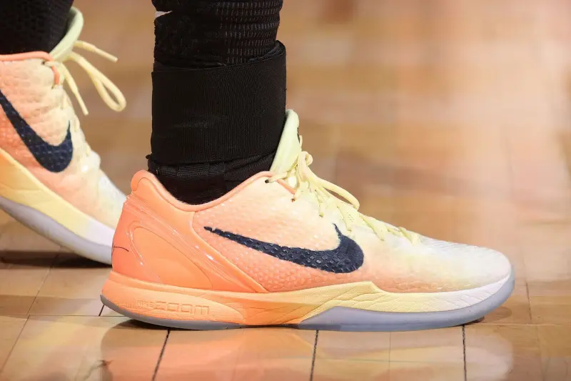 世界杯回放下载-布伦森穿着日出配色科比6，得到30分1篮板9助攻2抢断