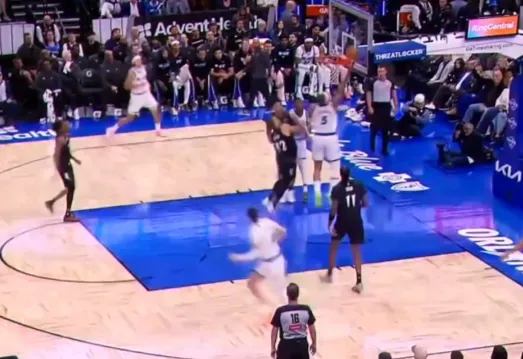 世界杯比赛视频下载-班凯罗快攻反击强硬上篮打进，个人首节5投4中砍下9分